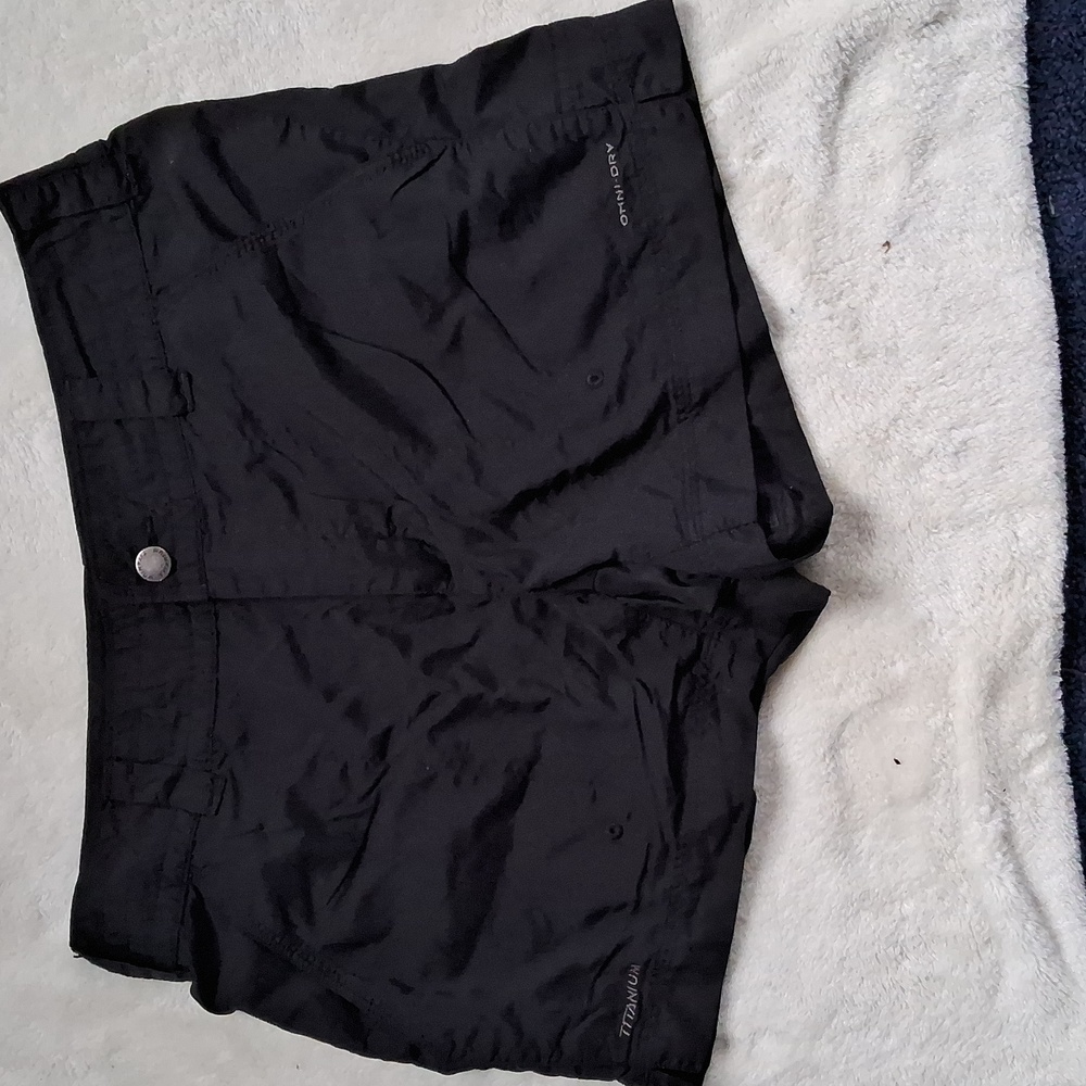 Columbia Titanium woman's size 8 black omni-dry, nylon shorts